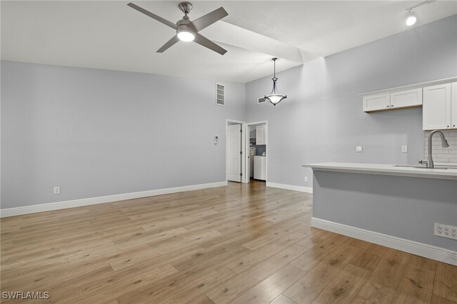 Building Photo - 1518 SW Courtyards Ln