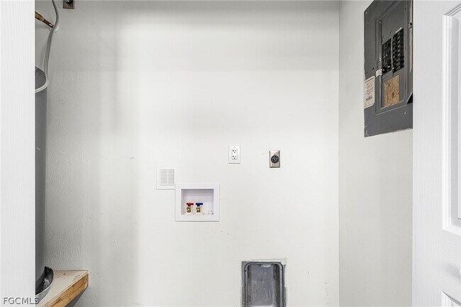 Building Photo - 527 SE 6th Ave