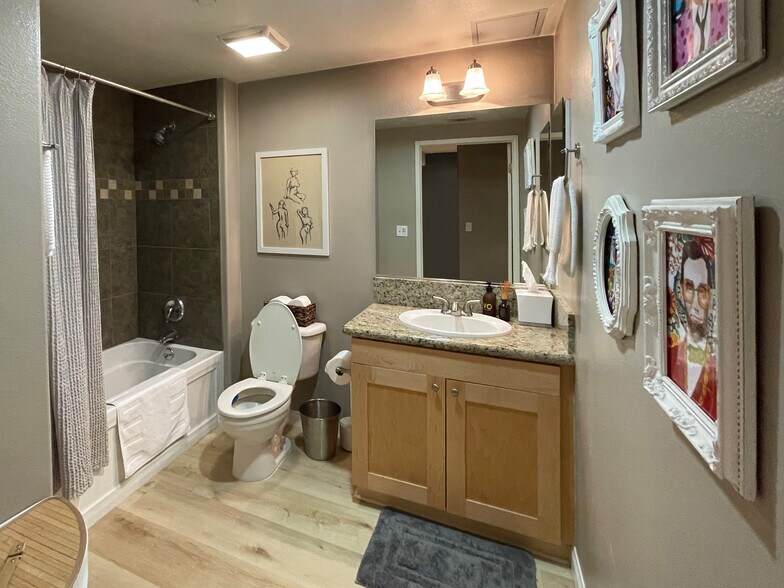 Building Photo - 3636 Jasmine Ave