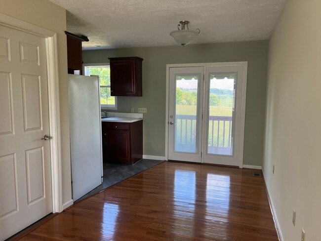 Building Photo - AVAILABLE April  2026! Secluded 2 bedroom Condo, Located minutes to Downtown JC & ETSU