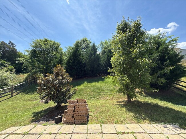 Building Photo - 4819 Abercromby St