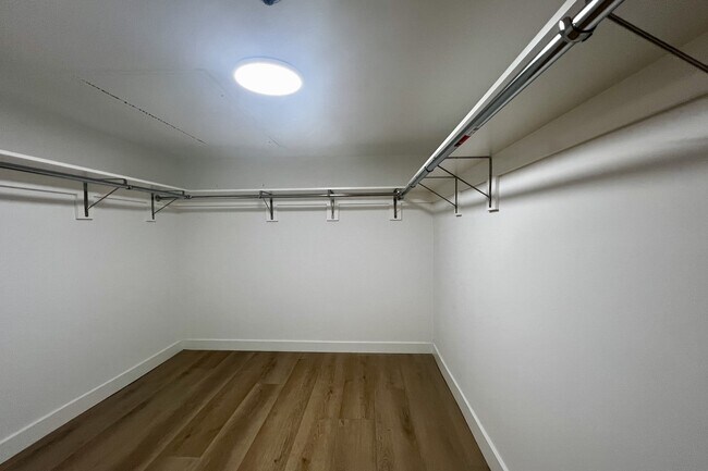 Building Photo - 10390 Wilshire Blvd