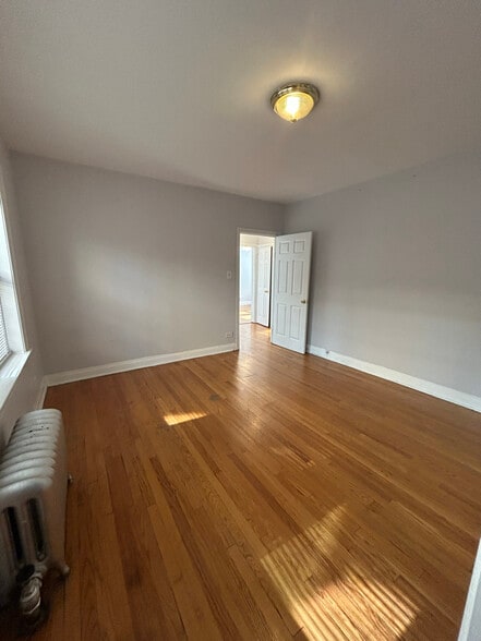 Building Photo - 4409 N Kenneth Ave