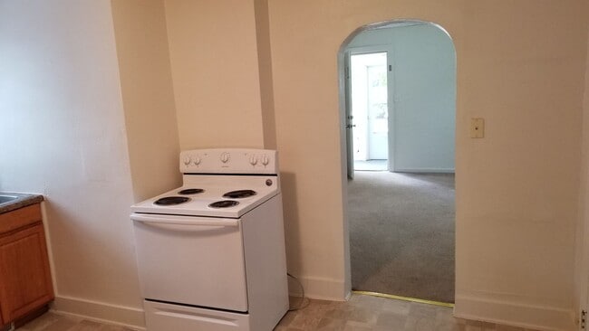 Building Photo - 826 W Elsie St