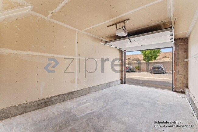 Building Photo - 454 Bolinger Common