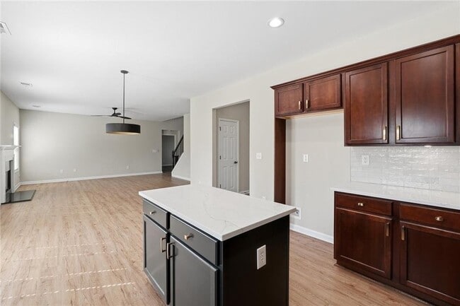 Building Photo - 2725 Blackstock Dr