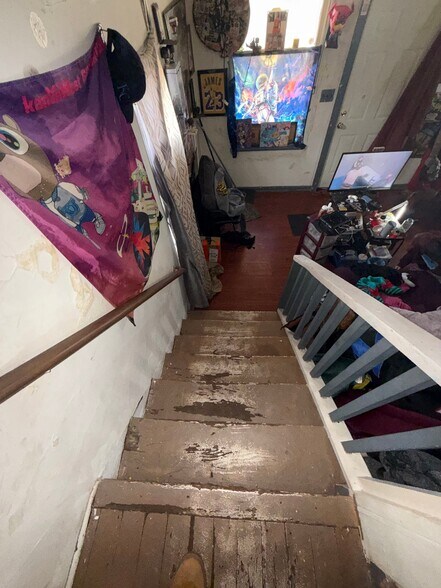 Building Photo - 1218 Pinehurst Ave