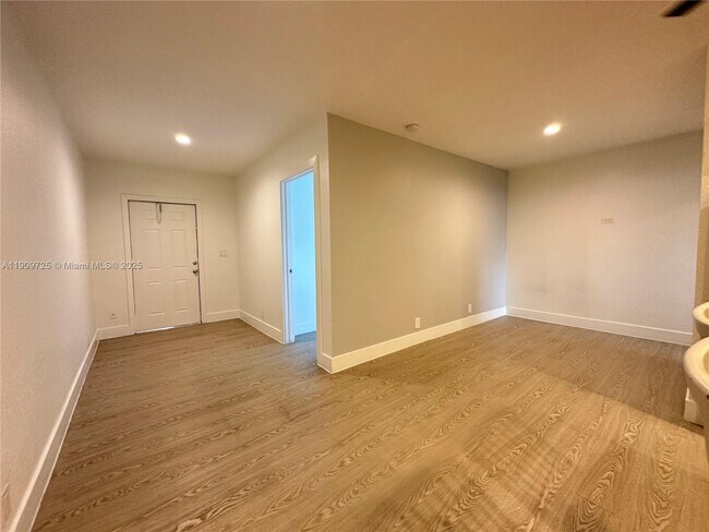 Building Photo - 108 NW 2nd Ave