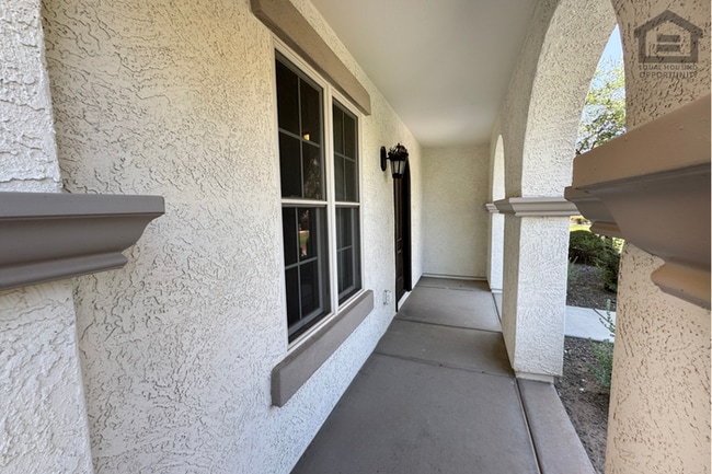 Building Photo - 3Bed/2.5Bath Three-Story Townhouse in Vistancia! Ready for Immediate Move-In! – 2 CAR GARAGE!