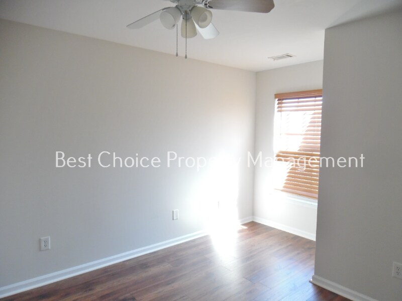 Building Photo - 133 Ledgewood Way