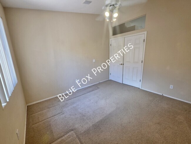 Building Photo - 6078 N Panorama Park Dr