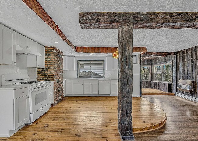 Building Photo - 213 Colburn Ave