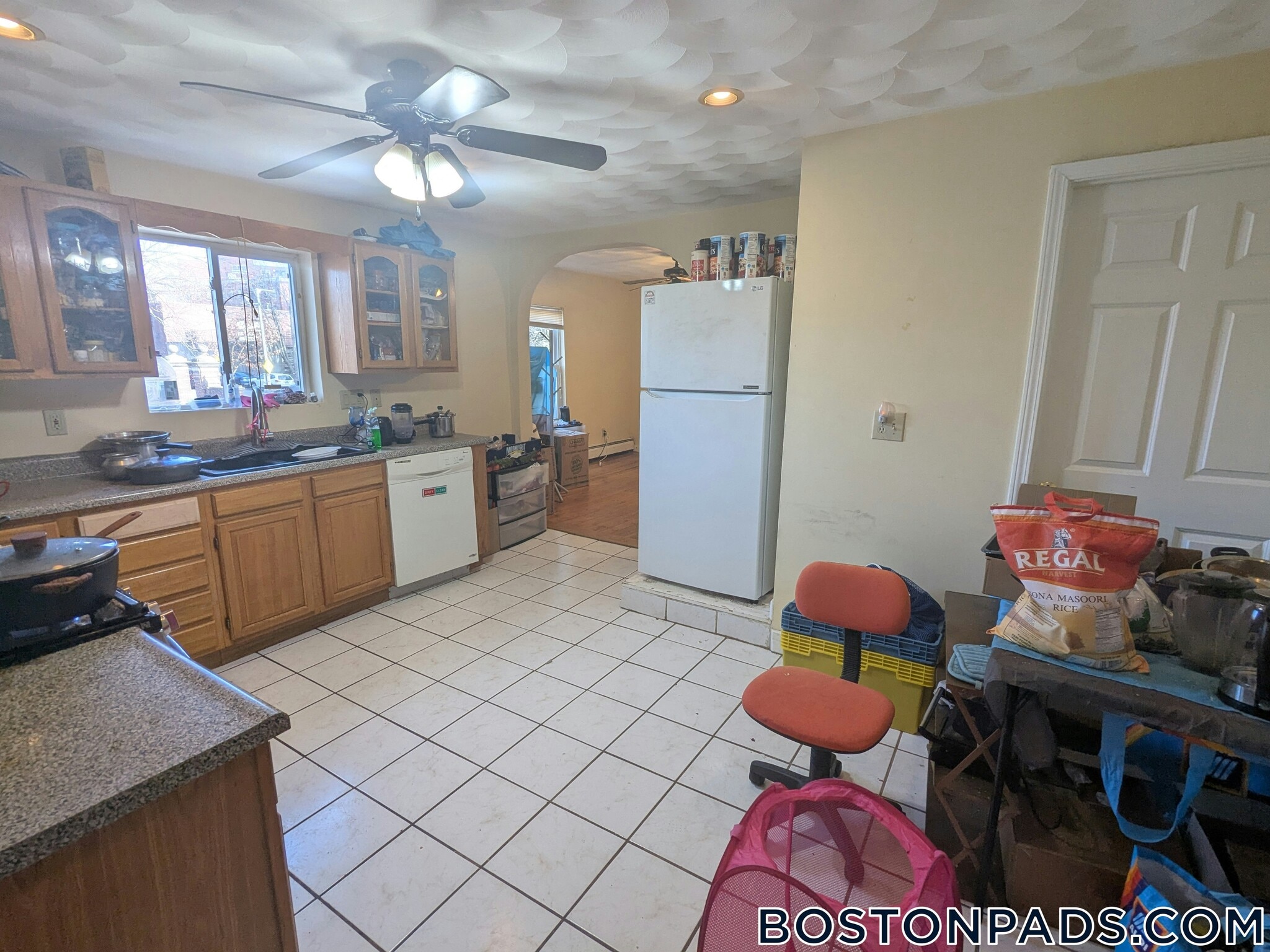 Building Photo - 247 Roxbury St