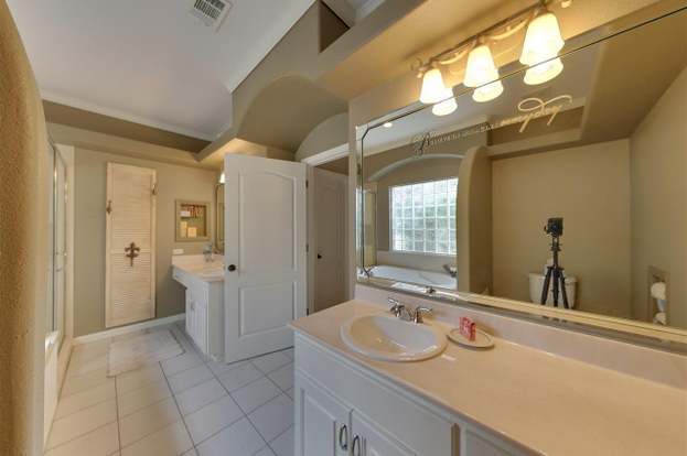 Building Photo - 9945 Rail Cir
