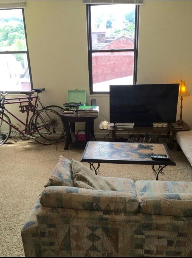 Building Photo - 107 S 12th St