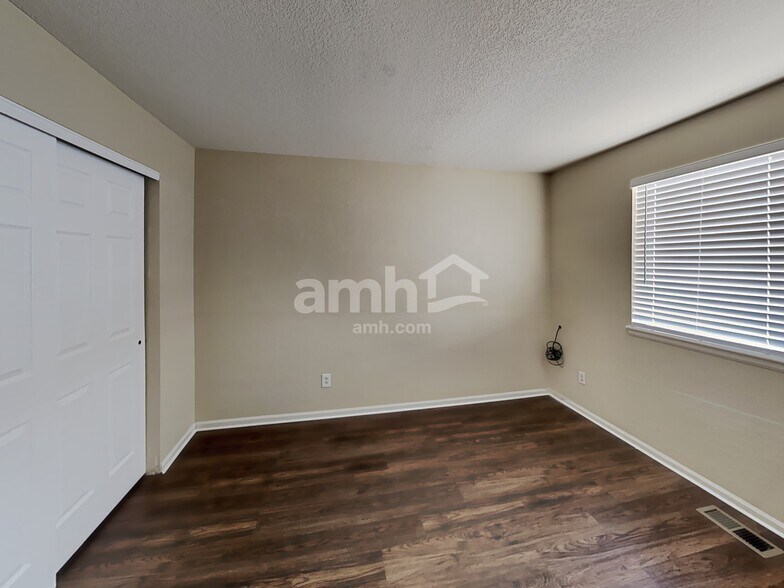 Building Photo - 21092 E 40th Pl