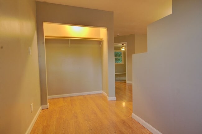 Building Photo - 4 bed, 2 bath home