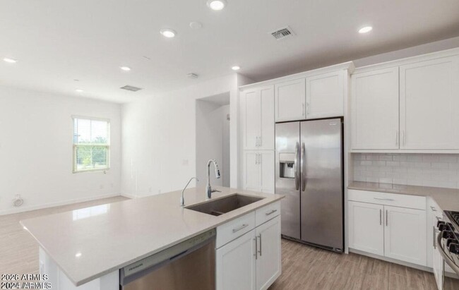 Building Photo - 4077 S Sabrina Dr