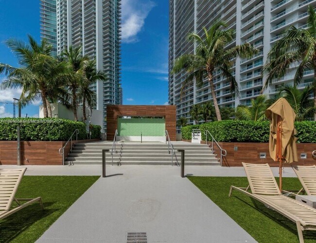 Building Photo - 350 S Miami Ave