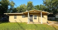 Building Photo - WEST SIDE 3 BEDROOM RANCH HOME AVAILABLE NOW!
