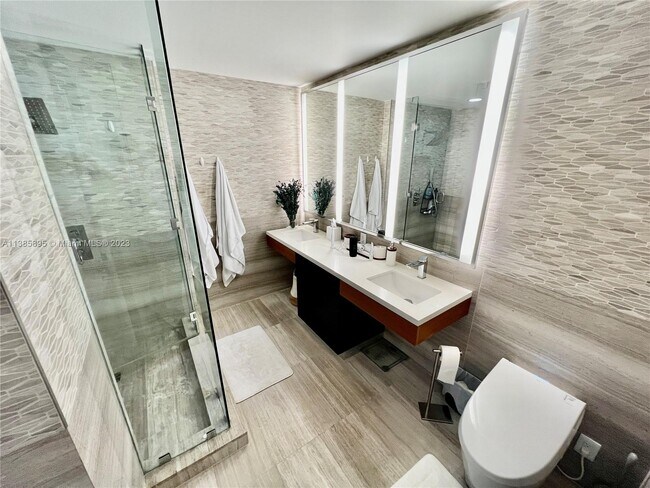 Building Photo - 1 Collins Ave