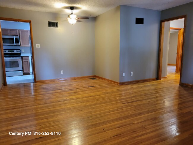 Building Photo - 3114 S Elizabeth Ave