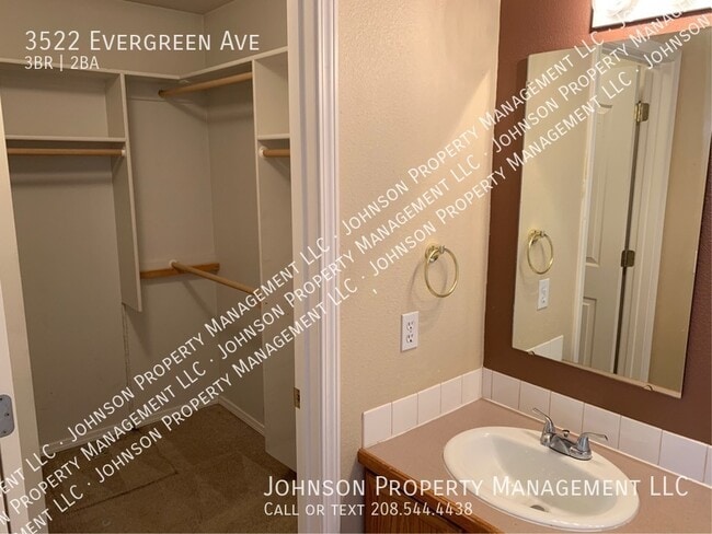Building Photo - 3522 Evergreen Ave