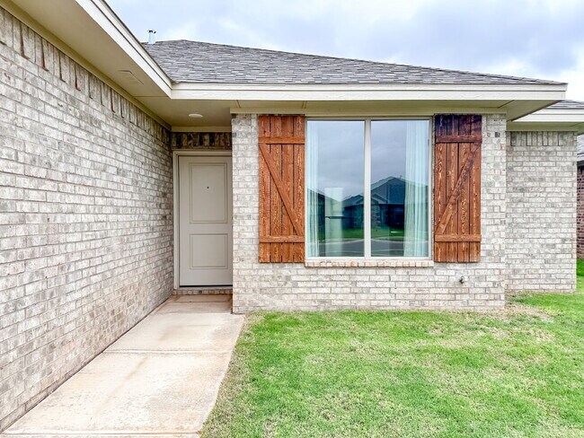 Building Photo - Newer Built 3/2/2 in Frenship ISD!