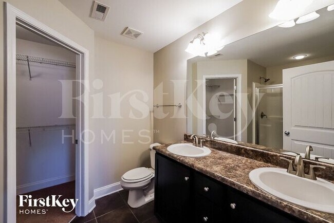 Building Photo - 855 Clover Ave