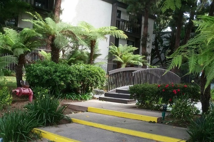 Cross Creek Village - 7765 W 91st St