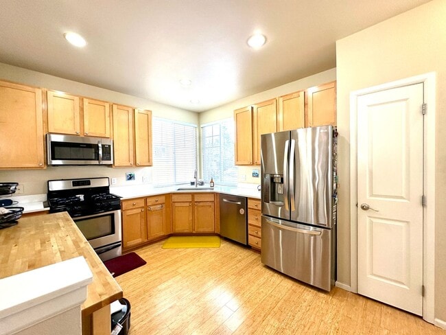 Building Photo - 3bd/2.5ba Sammamish Townhouse