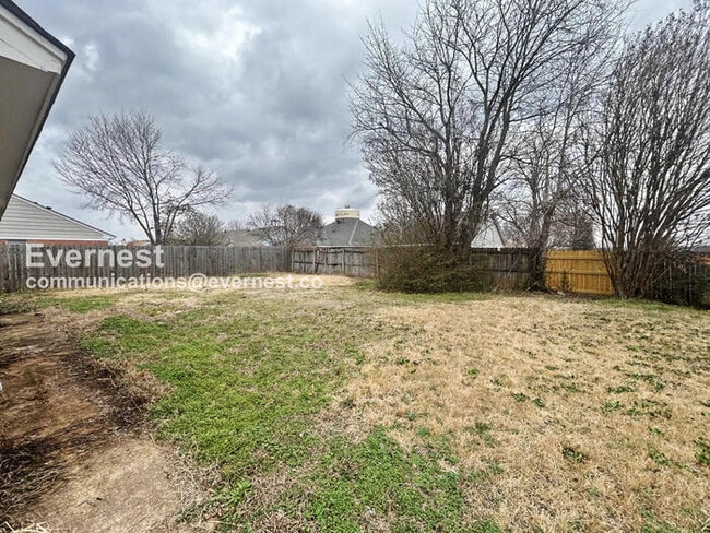 Building Photo - 3400 Laurelwood Dr