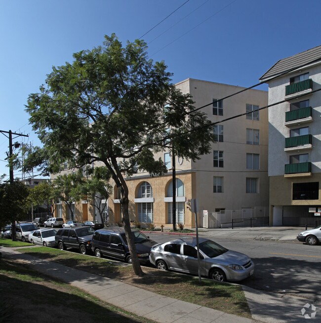 Building Photo - La Posada