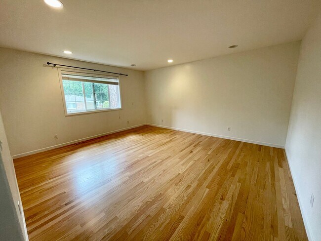 Building Photo - 315 N 155th St