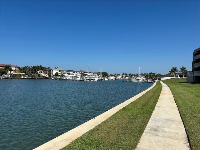 Building Photo - 6260 Kipps Colony Ct S