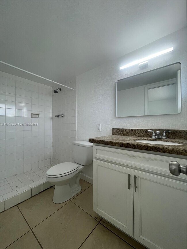 Building Photo - 15221 NE 6th Ave