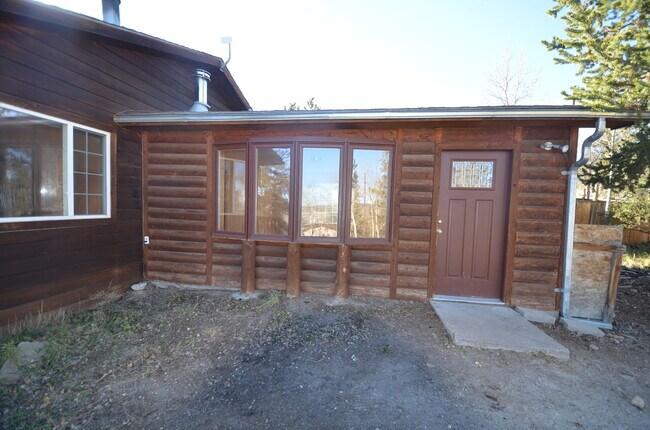 Building Photo - Fairplay home available 11/1/25- large fen...