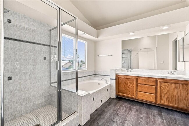 Building Photo - 2576 Silver Shadow Dr