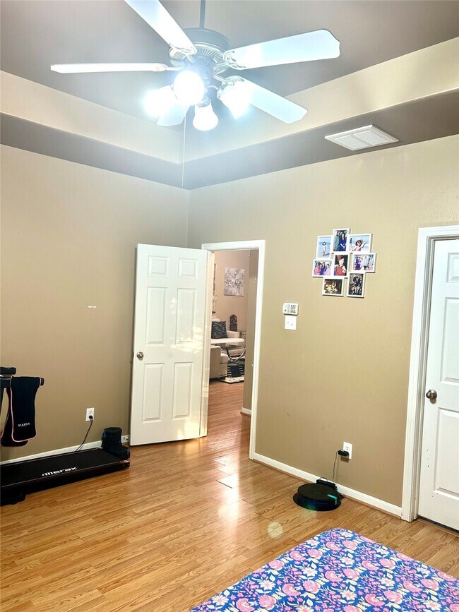 Building Photo - 26418 Meadow Dawn Ln