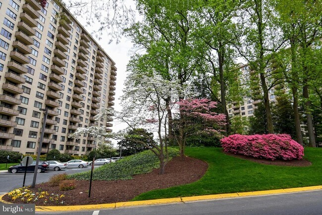 Building Photo - 5225 Pooks Hill Rd