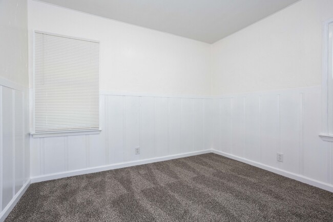 Building Photo - 312 S Myrtle St