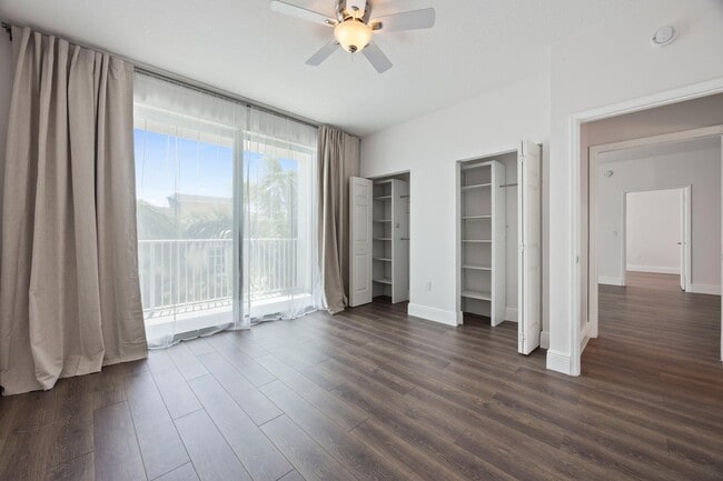 Building Photo - 804 E Windward Way