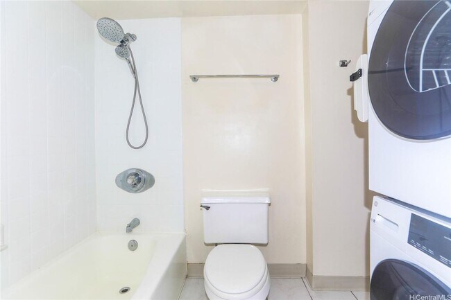 Building Photo - 1 bedroom 1 bath at the Pearl Regency – Av...
