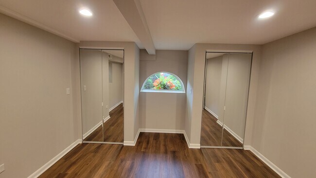 Building Photo - 5749 N Talman Ave