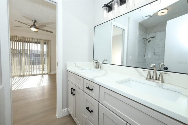 Building Photo - 4029 Henley Rd