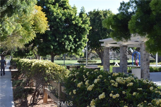 Building Photo - 303 Silk Tree