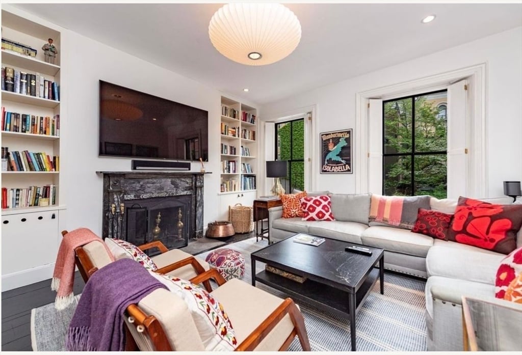 Building Photo - 22 Joy St