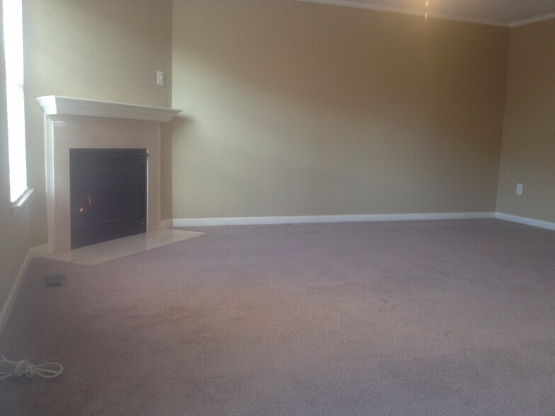 Building Photo - 328 Kestrel Dr