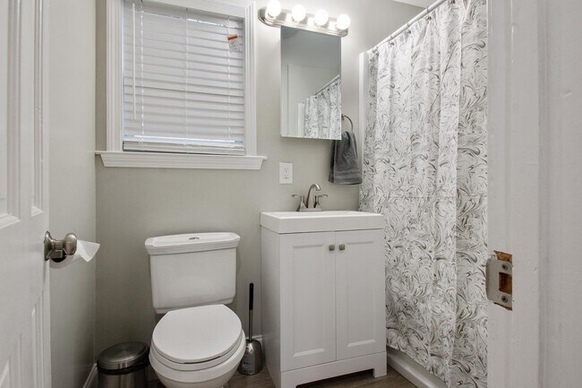 Building Photo - 226 Canal St