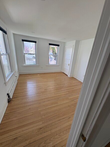 Building Photo - 2814 Weeks Ave